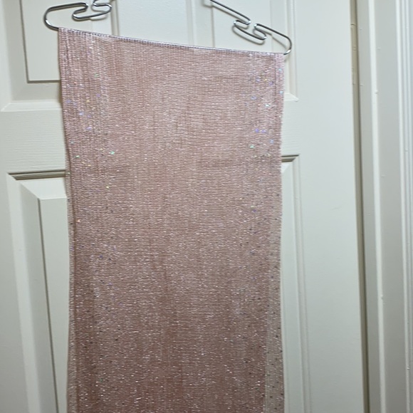 Sparkly pink lace scarf with fringe - Picture 3 of 3